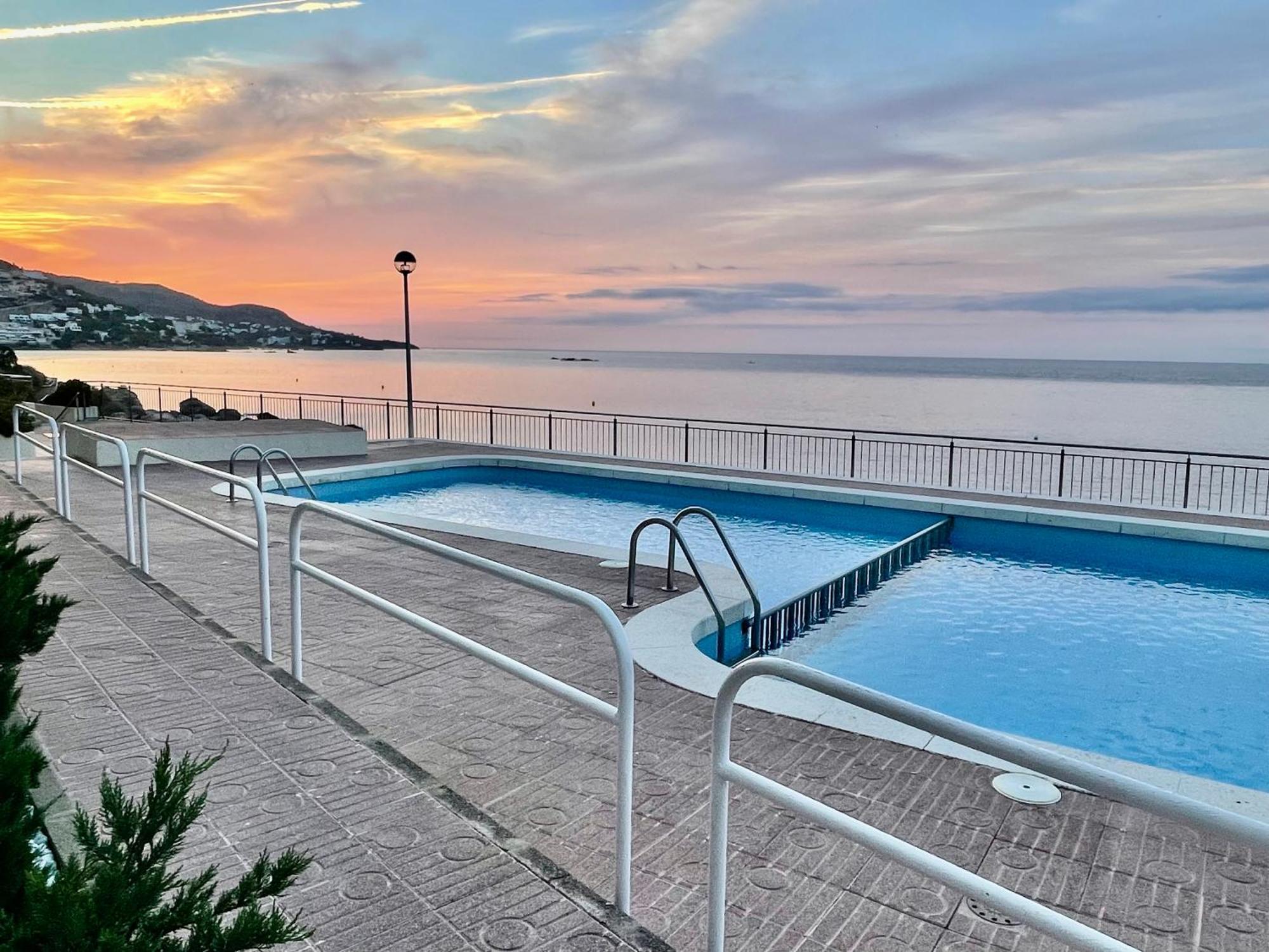 Magnifique Appartement En Front De Mer, Caneylles Roses Dış mekan fotoğraf